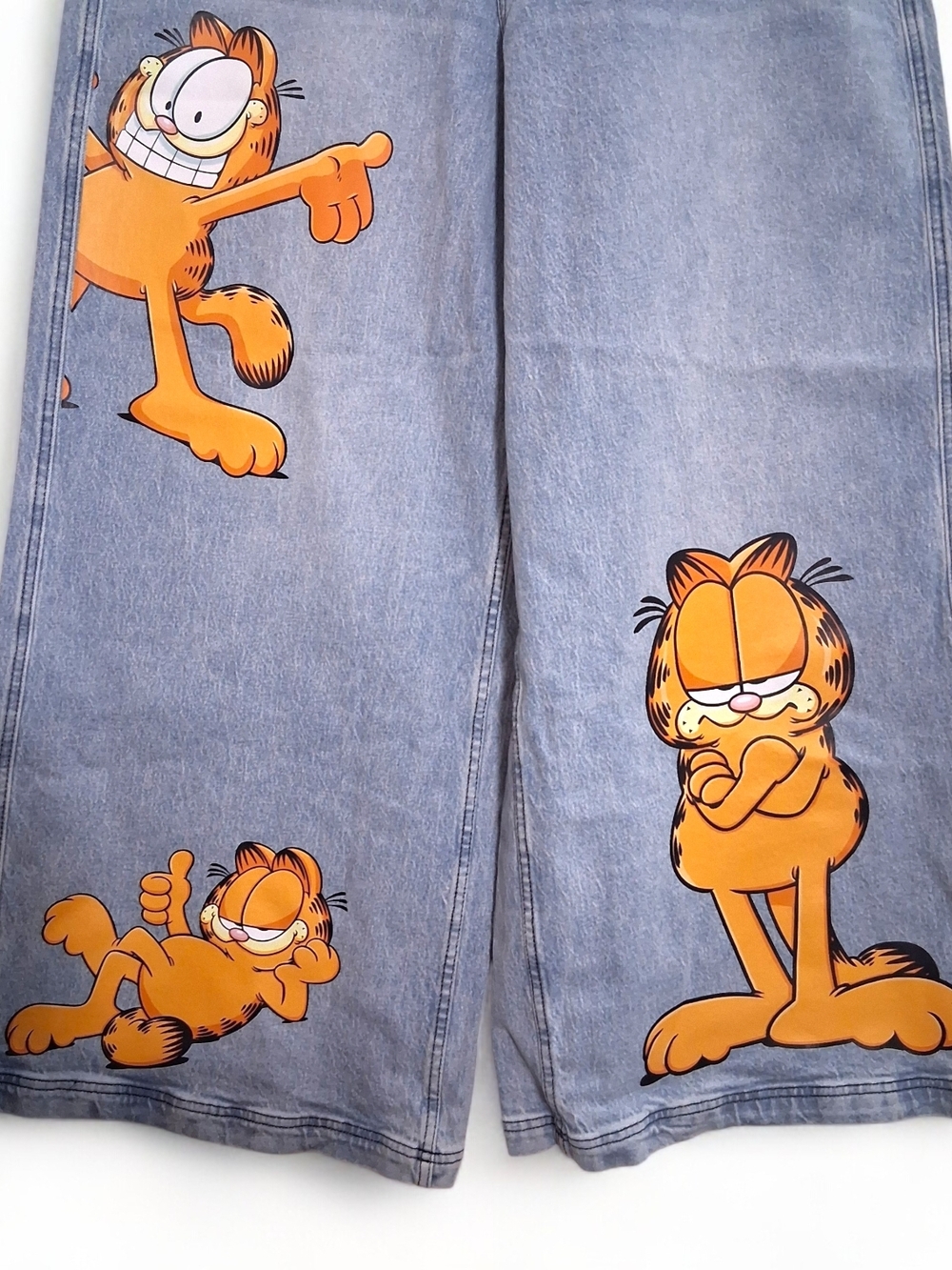 🆕️ Garfield Poses Light Wash Denim Jeans Womens Size 20 -Hot Topic- wide leg - Picture 3 of 9